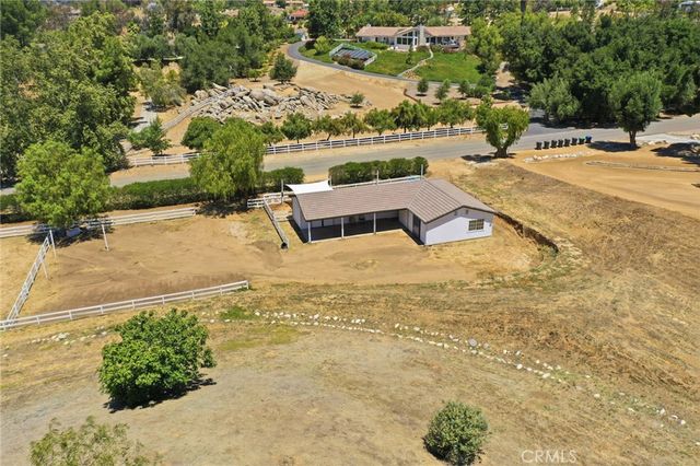 41110 Los Ranchos Cir, Temecula, CA 92592