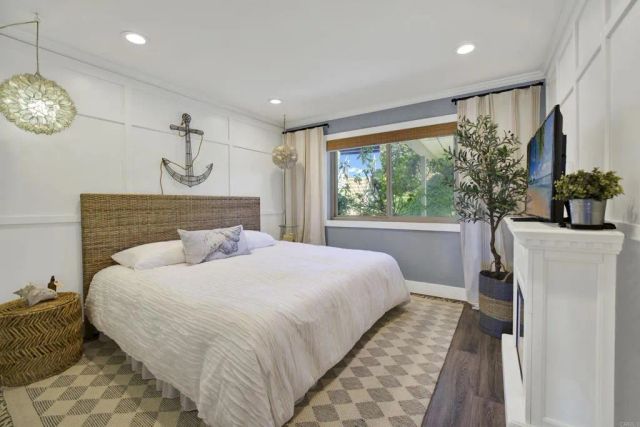 640 W Solana Circle 19, Solana Beach, CA 92075