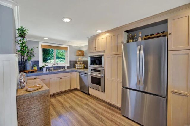 640 W Solana Circle 19, Solana Beach, CA 92075