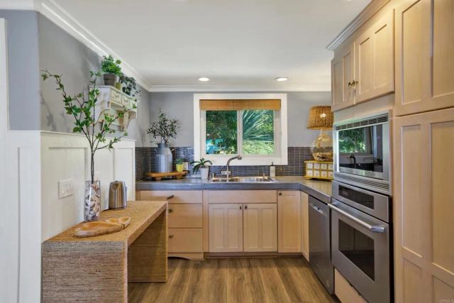 640 W Solana Circle 19, Solana Beach, CA 92075