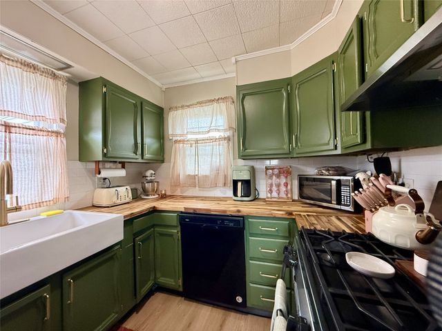 2045 MARKET Street, Erie, PA 16510