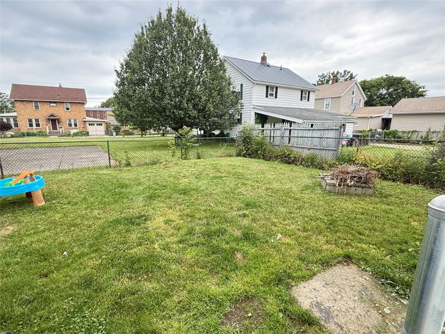 2045 MARKET Street, Erie, PA 16510