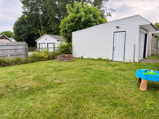2045 MARKET Street, Erie, PA 16510