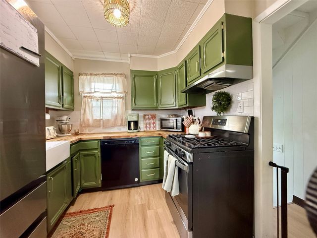 2045 MARKET Street, Erie, PA 16510