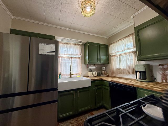 2045 MARKET Street, Erie, PA 16510