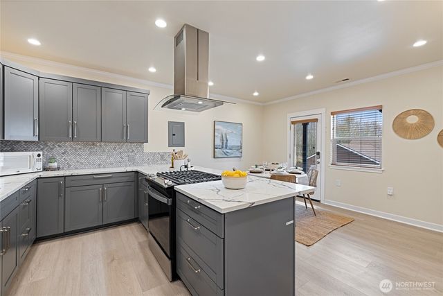 12421 6th Avenue NW, Gig Harbor, WA 98332