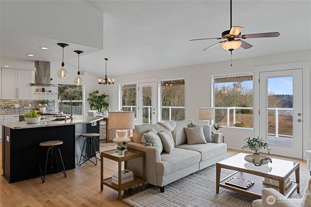 12421 6th Avenue NW, Gig Harbor, WA 98332