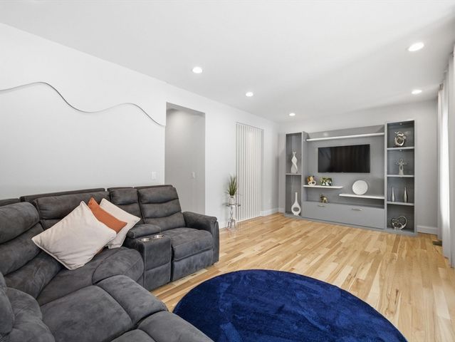 6 Wilshire Ln 6, Pelham, NH 03076