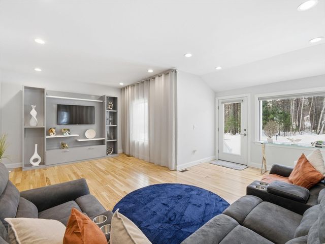 6 Wilshire Ln 6, Pelham, NH 03076