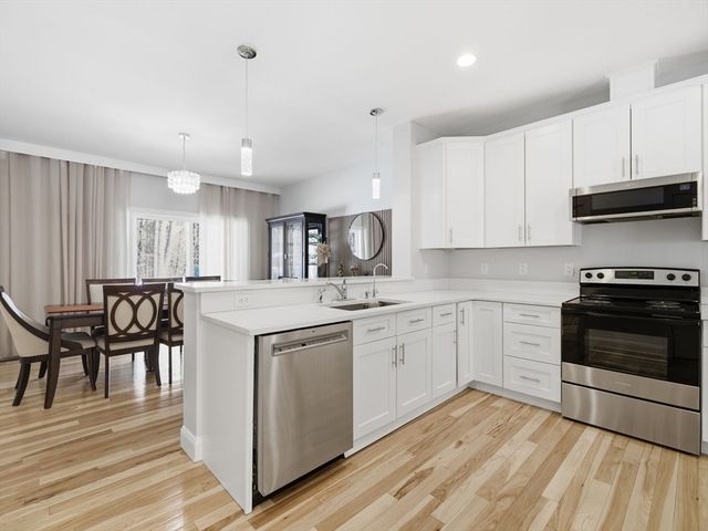 6 Wilshire Ln 6, Pelham, NH 03076