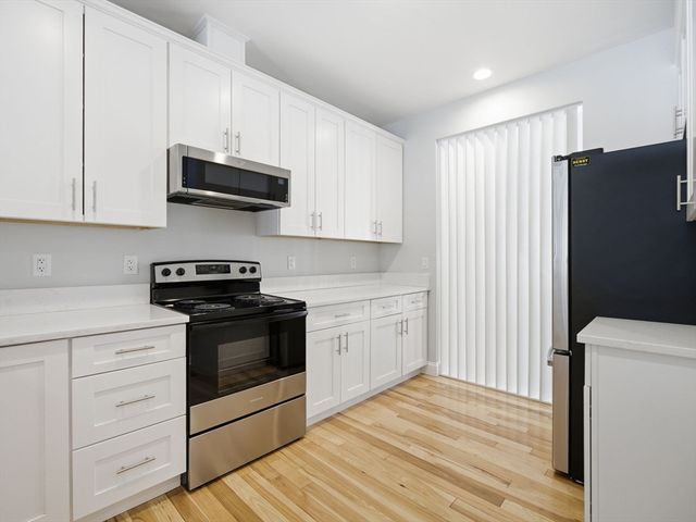 6 Wilshire Ln 6, Pelham, NH 03076