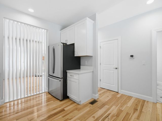 6 Wilshire Ln 6, Pelham, NH 03076