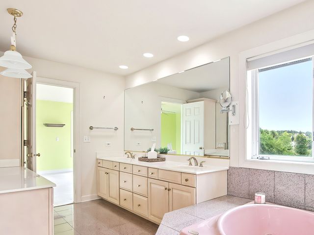 10711 Bull Valley Drive, Woodstock, IL 60098
