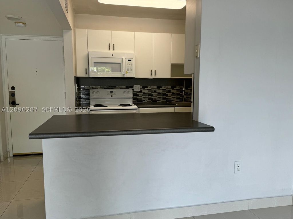 5731 NW 37th St 219, Virginia Gardens, FL 33166