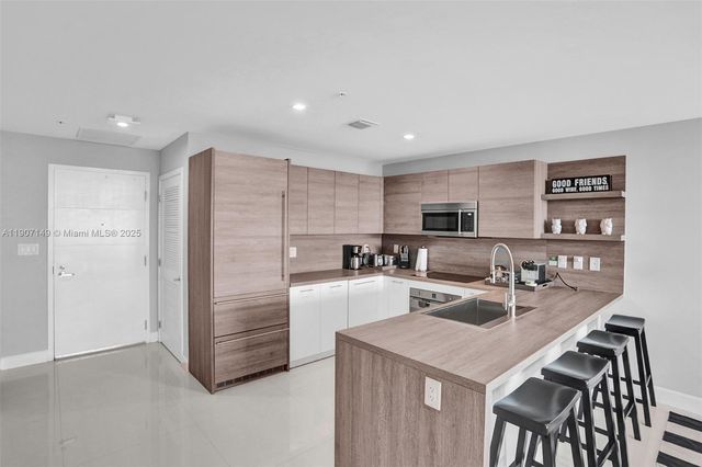 400 Sunny Isles Blvd 2021, Sunny Isles Beach, FL 33160