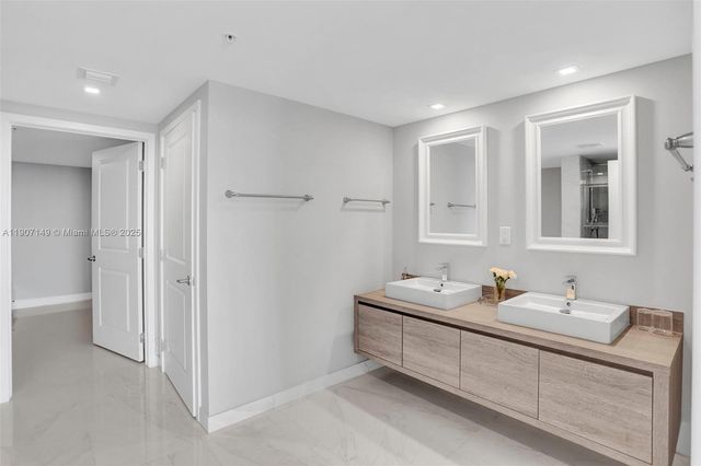 400 Sunny Isles Blvd 2021, Sunny Isles Beach, FL 33160