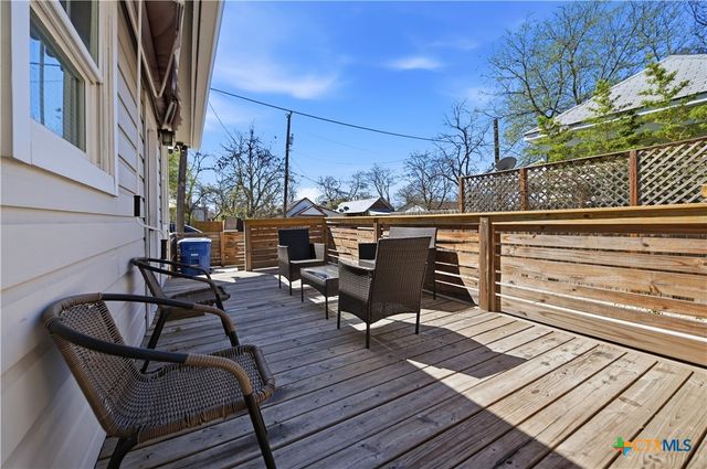 419 N Hackberry Street, San Antonio, TX 78202