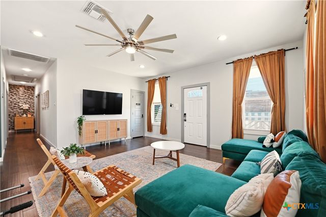 419 N Hackberry Street, San Antonio, TX 78202