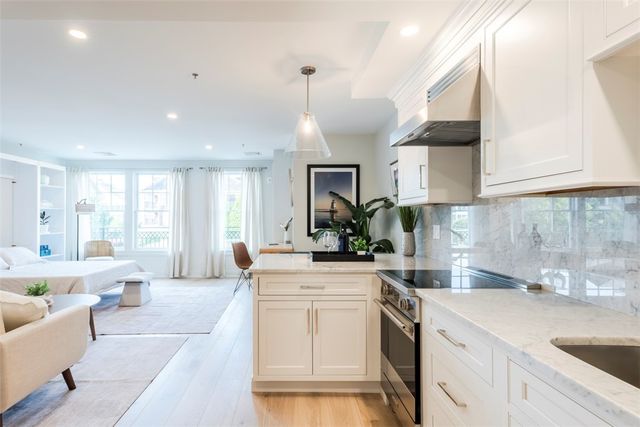 10 Brown & Howard Wharf 102, Newport, RI 02840