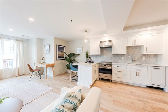 10 Brown & Howard Wharf 102, Newport, RI 02840