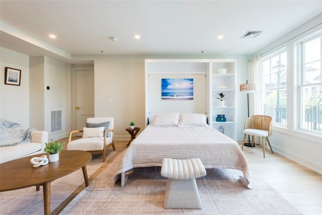 10 Brown & Howard Wharf 102, Newport, RI 02840