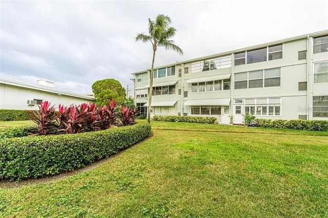 1898 SHORE DRIVE S 318, South Pasadena, FL 33707