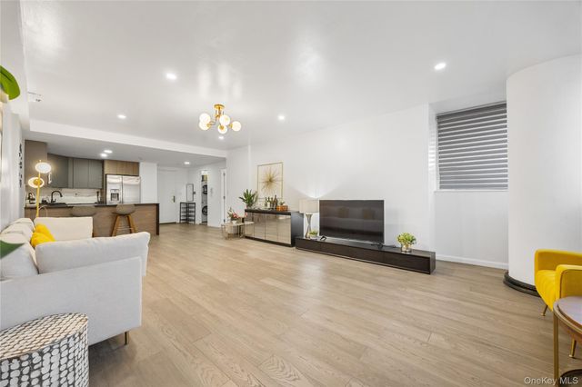 13338 Sanford Avenue 6C, Flushing, NY 11355