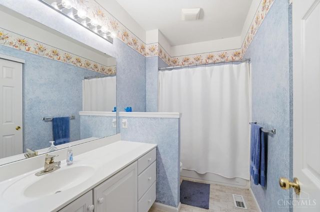 5594 Crestwood Drive, Mason, OH 45040