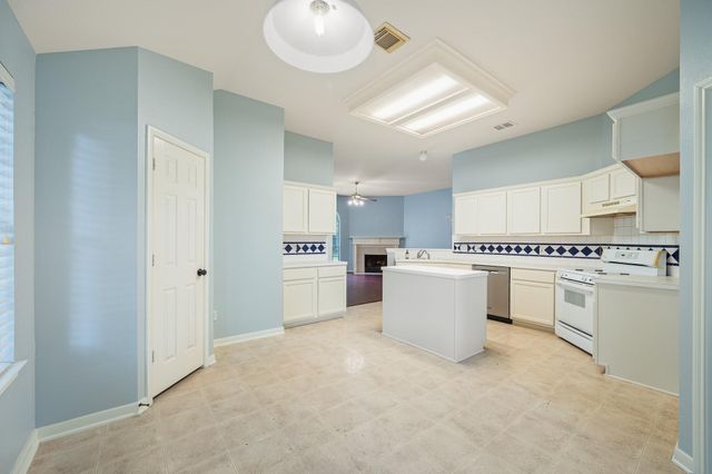 5827 Willow Park Drive, Richmond, TX 77469