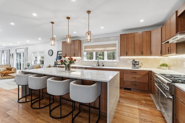 7 Circle Drive, Dover, MA 02030
