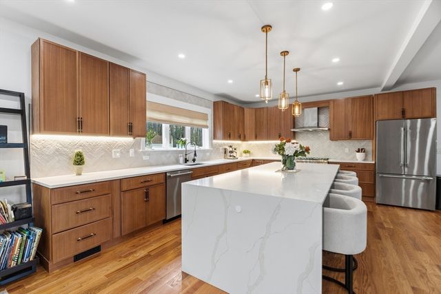 7 Circle Drive, Dover, MA 02030
