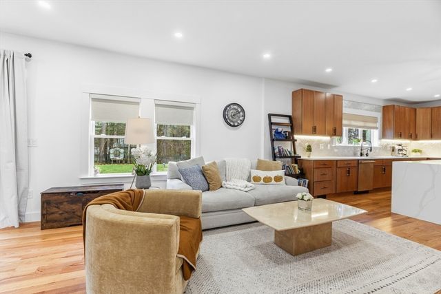 7 Circle Drive, Dover, MA 02030