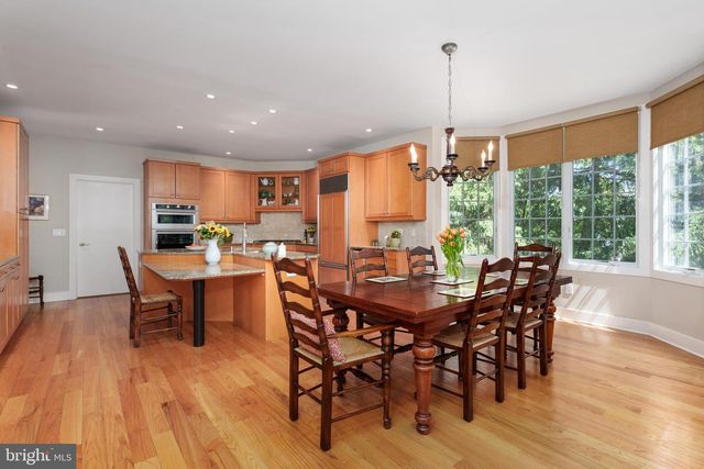23 DERWENT DR, Princeton, NJ 08540