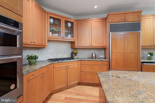 23 DERWENT DR, Princeton, NJ 08540