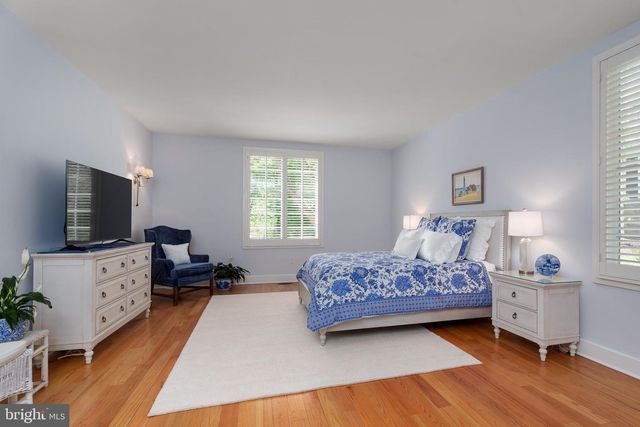 23 DERWENT DR, Princeton, NJ 08540