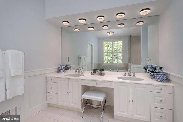 23 DERWENT DR, Princeton, NJ 08540