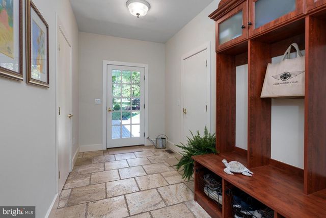 23 DERWENT DR, Princeton, NJ 08540