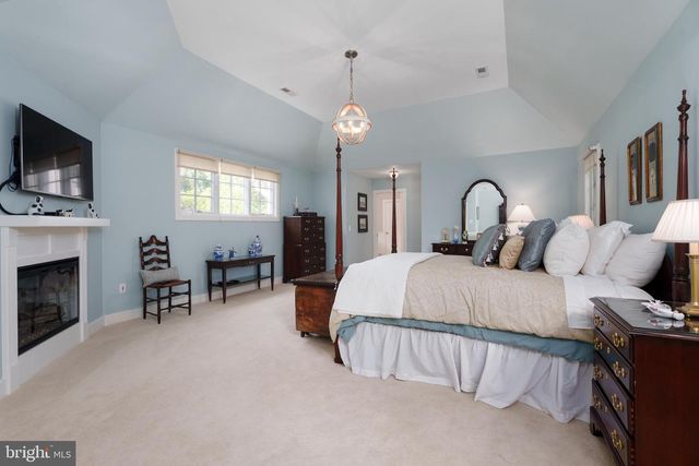 23 DERWENT DR, Princeton, NJ 08540