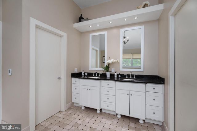 23 DERWENT DR, Princeton, NJ 08540