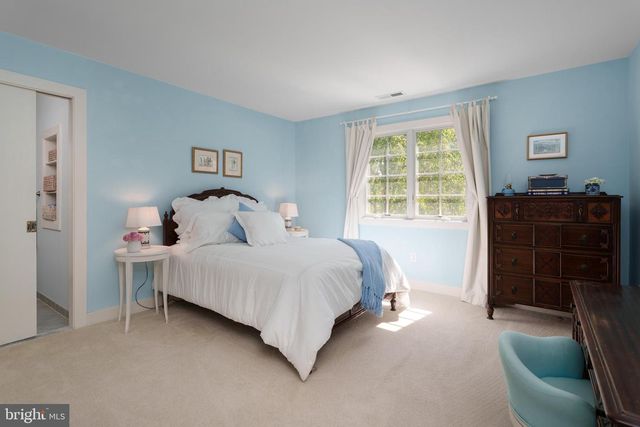 23 DERWENT DR, Princeton, NJ 08540
