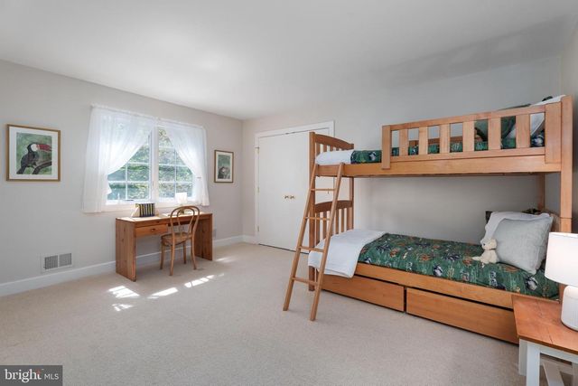 23 DERWENT DR, Princeton, NJ 08540