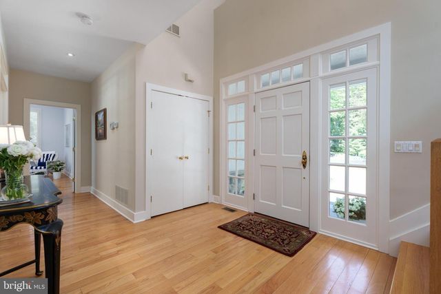 23 DERWENT DR, Princeton, NJ 08540