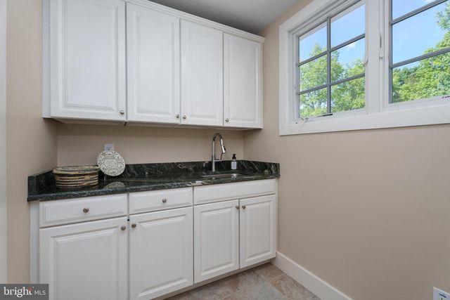 23 DERWENT DR, Princeton, NJ 08540