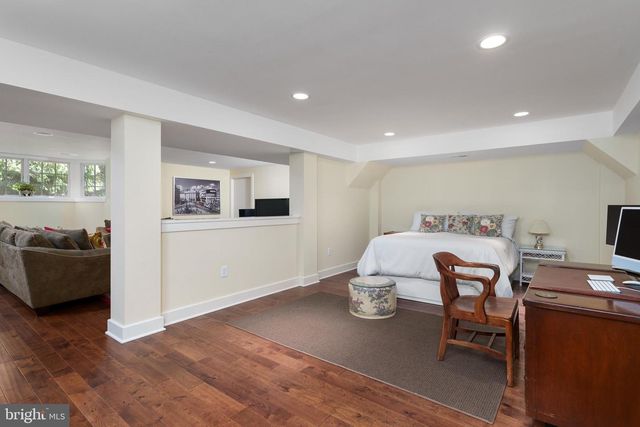 23 DERWENT DR, Princeton, NJ 08540
