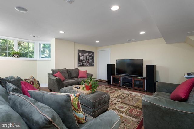 23 DERWENT DR, Princeton, NJ 08540
