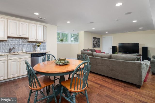 23 DERWENT DR, Princeton, NJ 08540