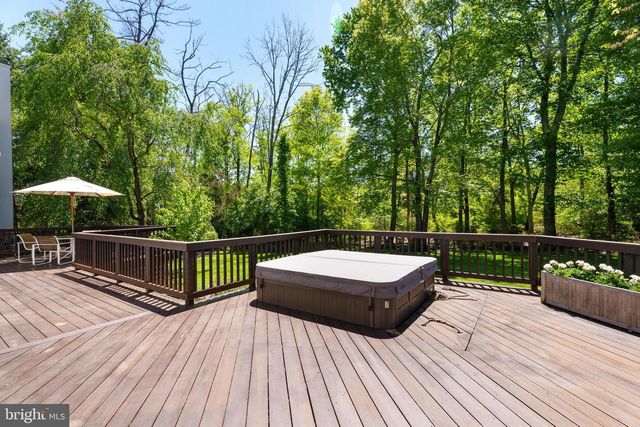 23 DERWENT DR, Princeton, NJ 08540