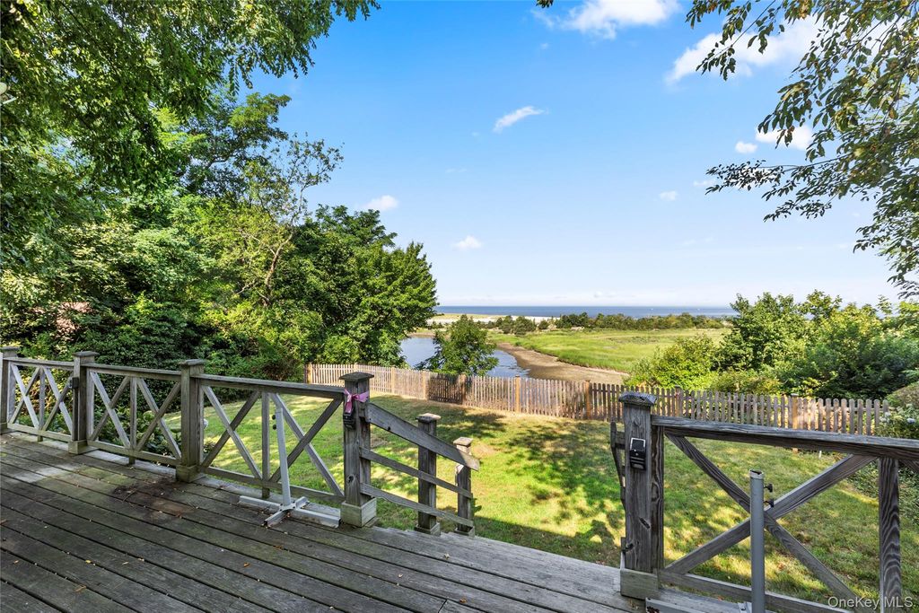 14 W Meadow Lane, Stony Brook, NY 11790