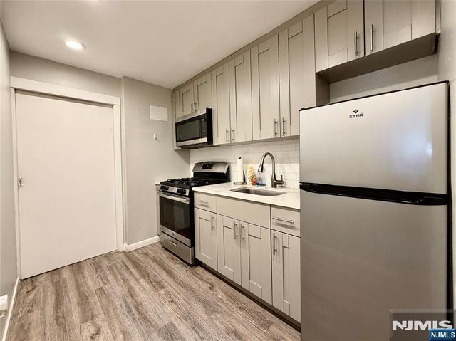 3-10 Fair Lawn Avenue, Fair Lawn, NJ 07410