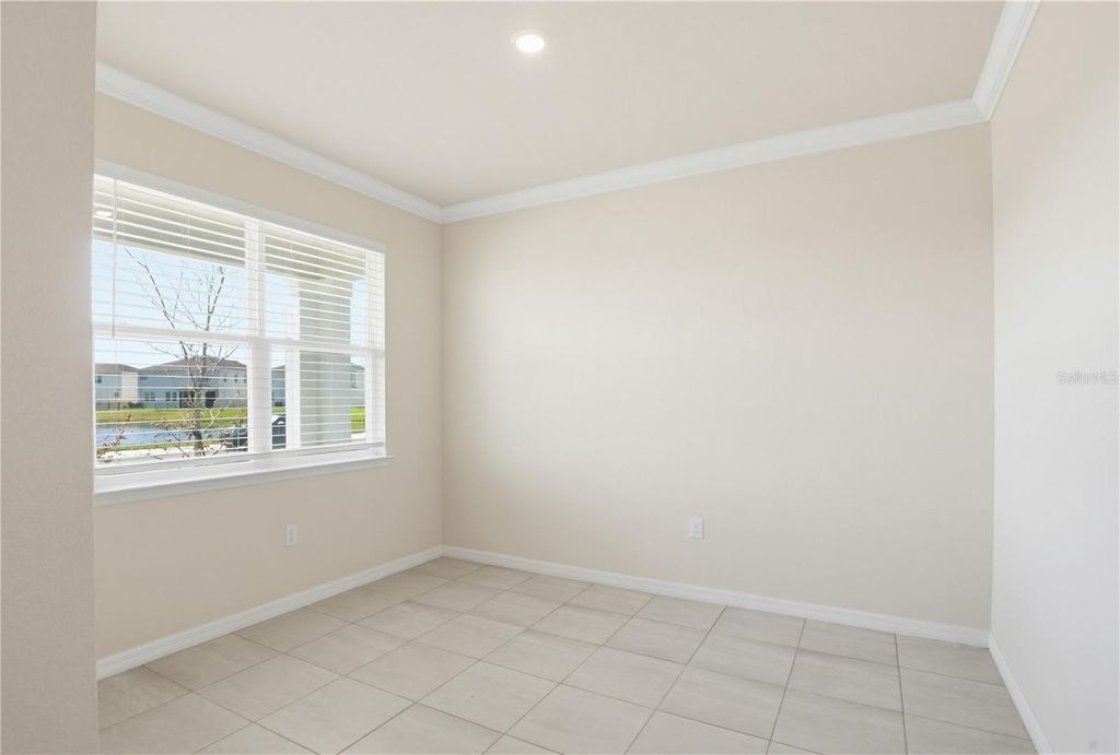 Image 11 of property listing at 813 161ST STREET E, Bradenton, FL 34212